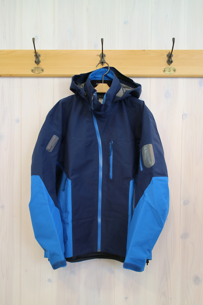 Arc'teryx Sidewinder SV Jacket 修理あがり – けあじ日記